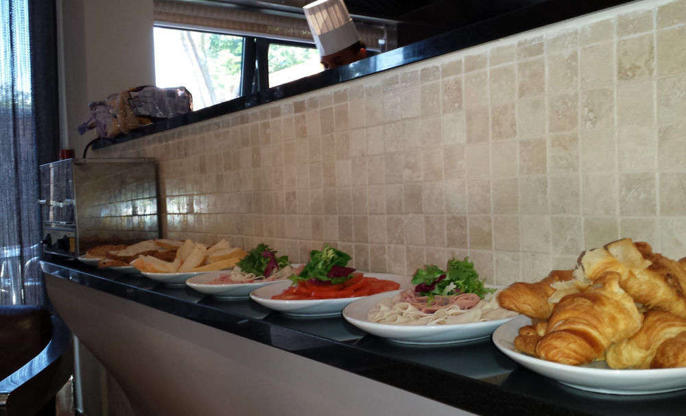 Homestay Hotel Heathrow Hounslow Exterior foto