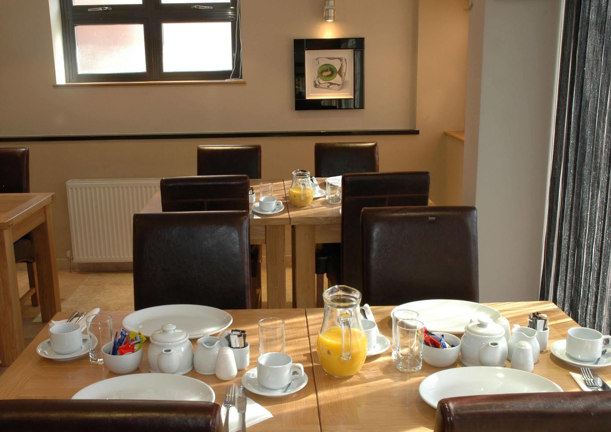 Homestay Hotel Heathrow Hounslow Exterior foto